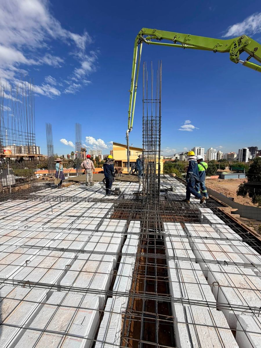 Equipo de BVC Construcciones en el vaciado